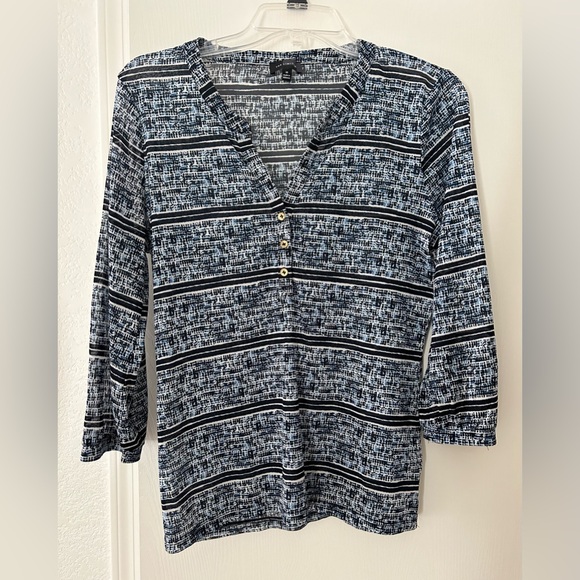 The Limited Navy Blue Patterned 3/4 Sleeve Top Blouse. Size Medium - Picture 1 of 11